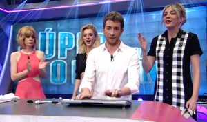 patas-teclado-arregladas-con-pinza-sujetapapeles-ana-simon-hormiguero-pablo-motos