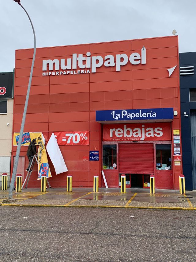 cambiando la lona de multipapel